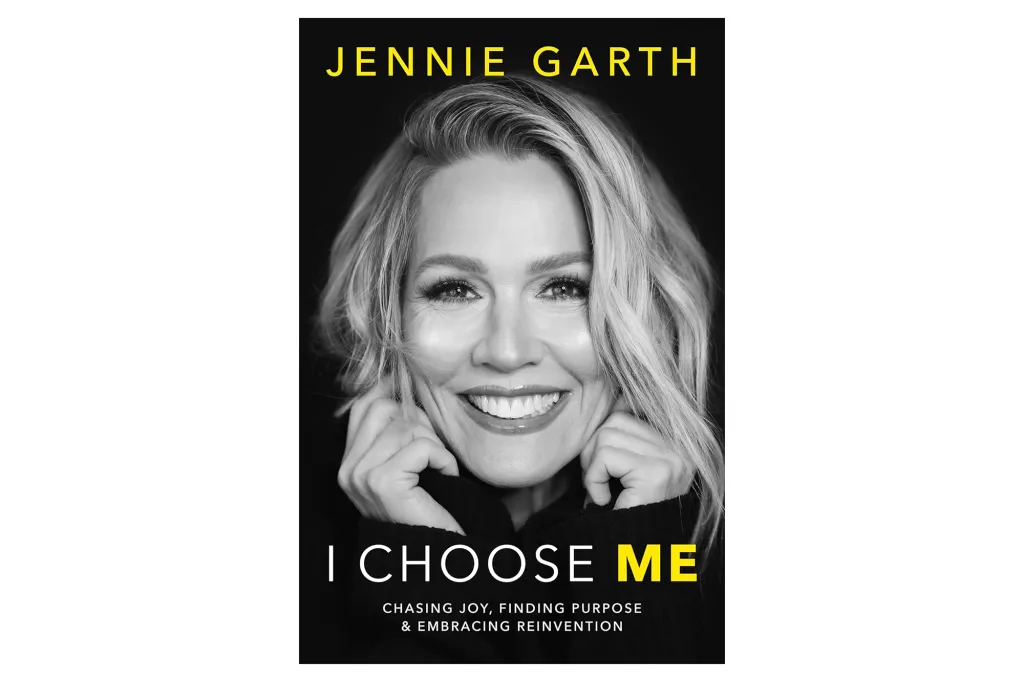 Book cover for "I Choose Me" by Jennie Garth, featuring a black and white portrait of Garth smiling.