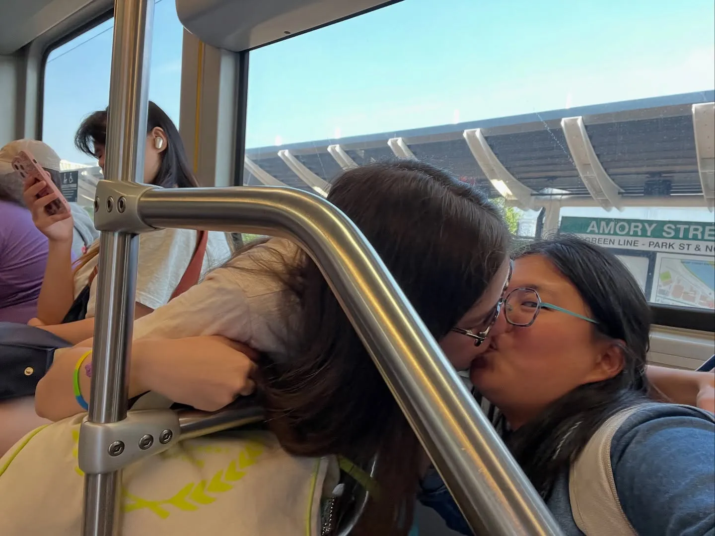 Tina Zhu Xi Caruso and Pari Kim from "Love on the Spectrum" season 3 kissing on a subway.