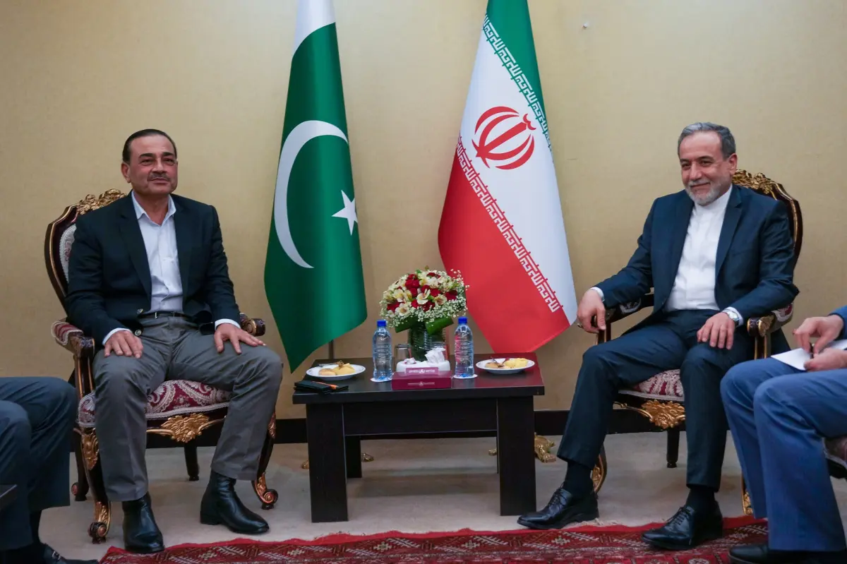 Pakistani army chief visits Tehran in bid to broker renewed talks between US and Iran