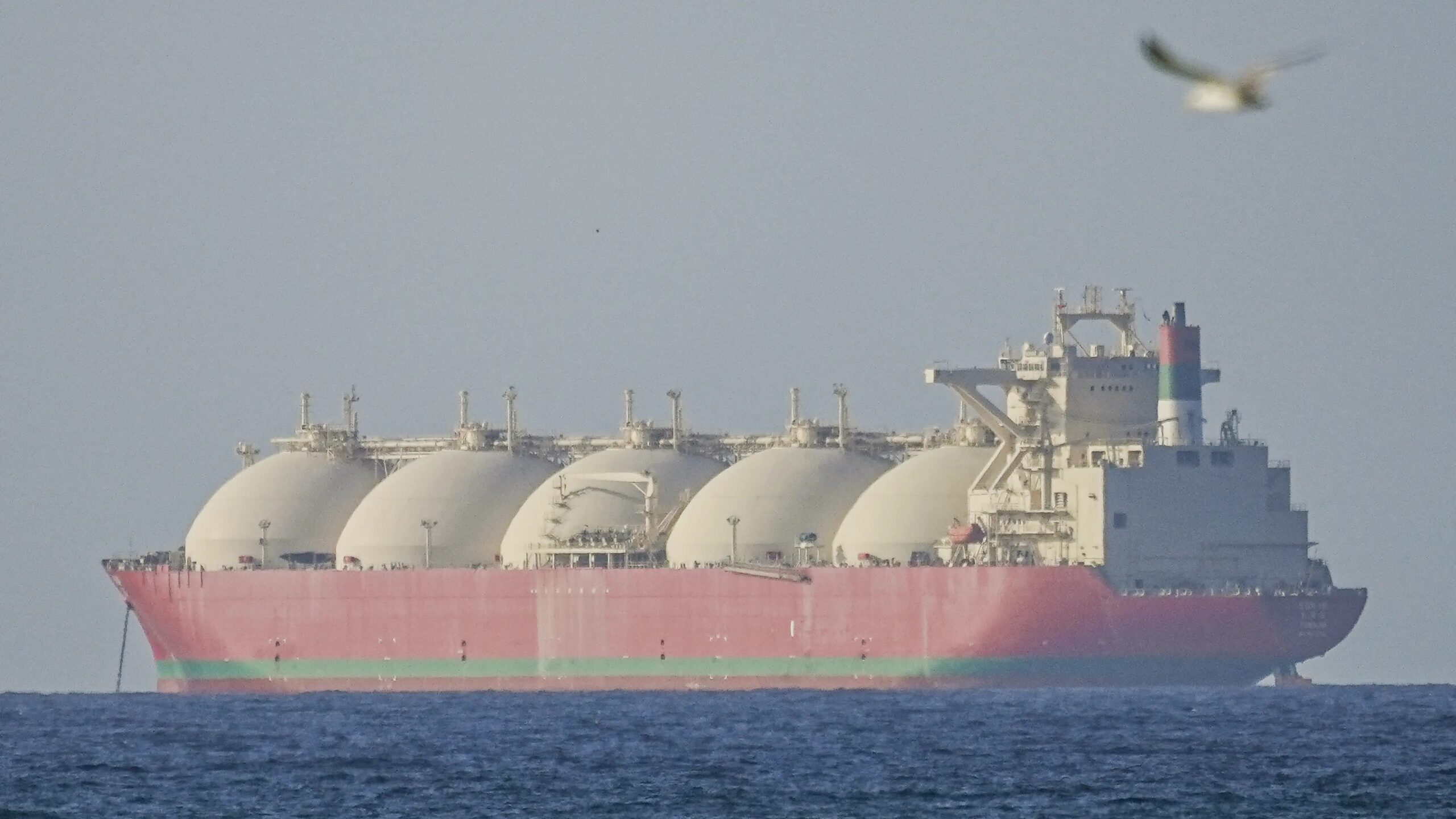 Iran Reimposes Control of Strait of Hormuz and Fires on Tankers