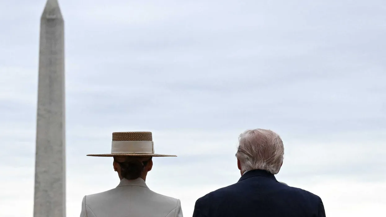 Photographer captures ‘awkward’ Trump moment: ‘Patted the first lady on the tooshie’