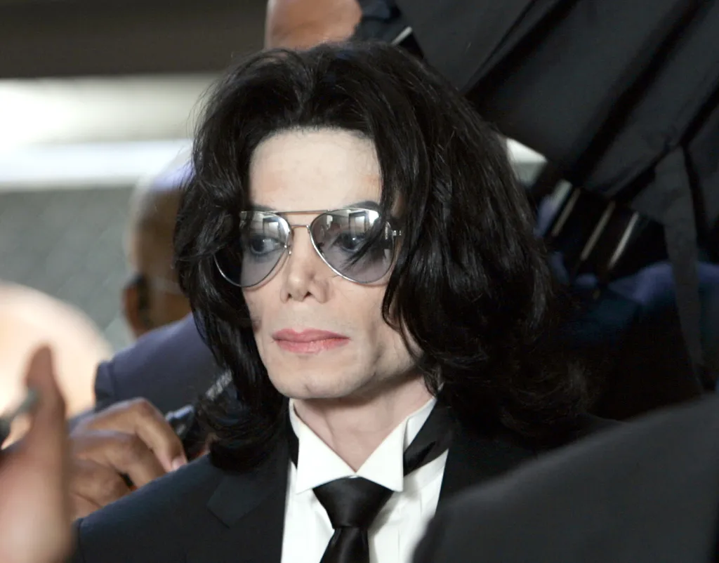 Michael Jackson enters the Santa Barbara County Superior Court wearing sunglasses.