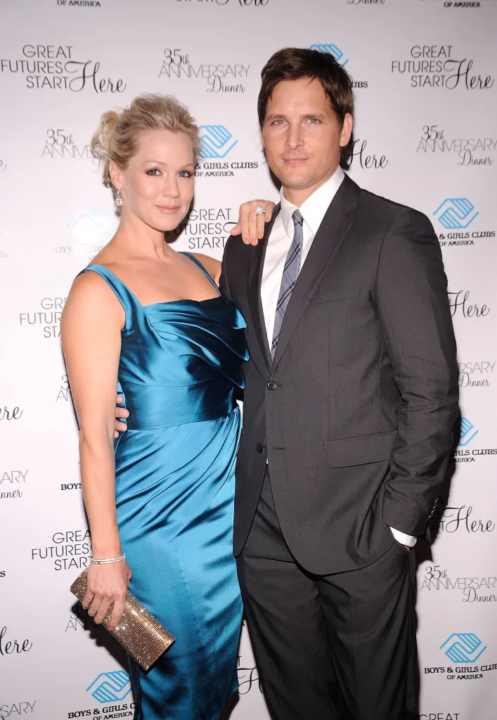 Actress Jennie Garth in a teal dress with Peter Facinelli in a suit at the 2010 Boys and Girls Clubs of America's Chairman's Gala.