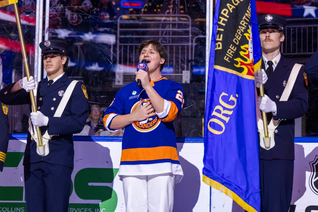"American Idol" finalist Jesse Findling of Massapequa Park was treated to a roaring home crowd when he sang the National Anthem at the Islanders season finale.