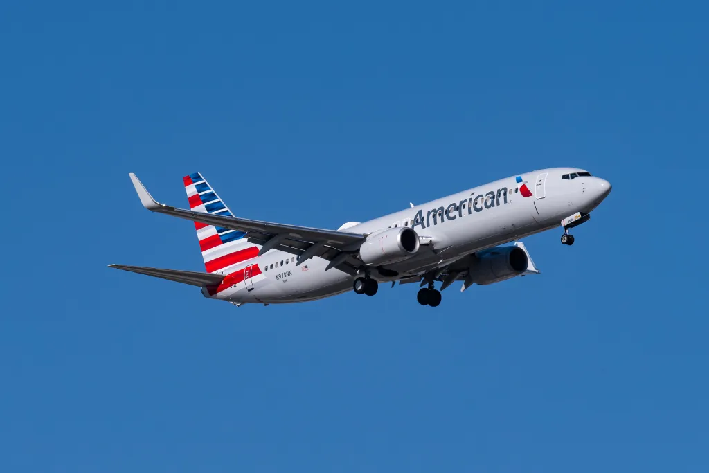 A potential merger between United and American could reshape the airline industry but faces long odds.