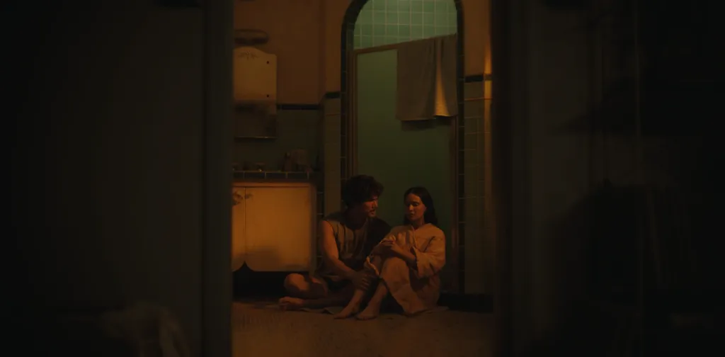 Charles Melton, Cailee Spaeny in 