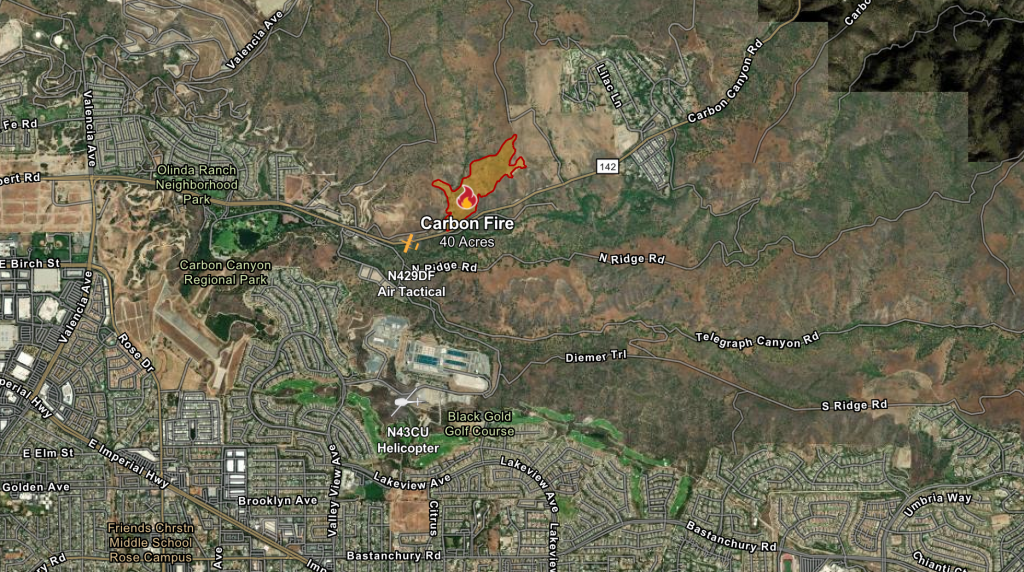 Map showing the 40-acre "Carbon Fire" near Carbon Canyon Regional Park, with N429DF Air Tactical and N43CU Helicopter in the vicinity.