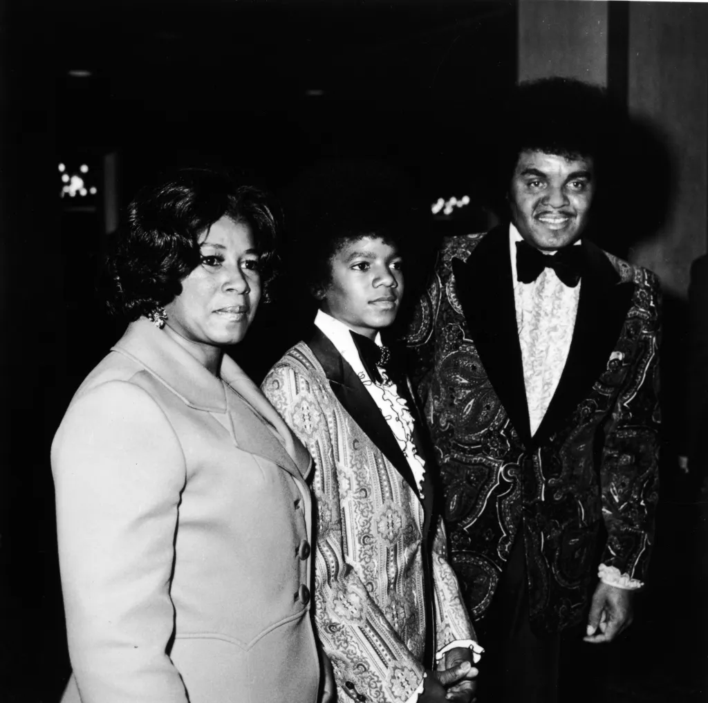 Michael Jackson with his parents, Katherine and Joe Jackson, at the Golden Globe Awards.