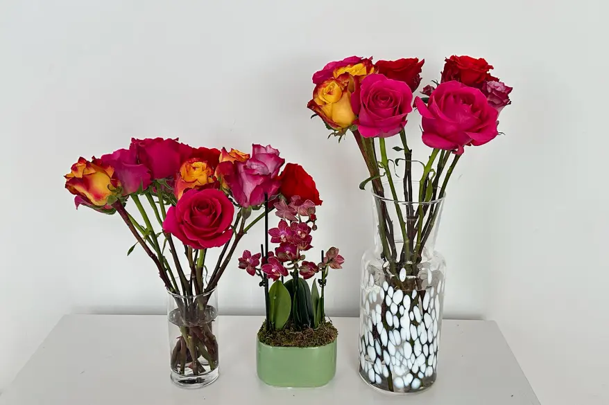 A group of flowers in vases from BloomsyBox, reviewed by Miska Salemann.