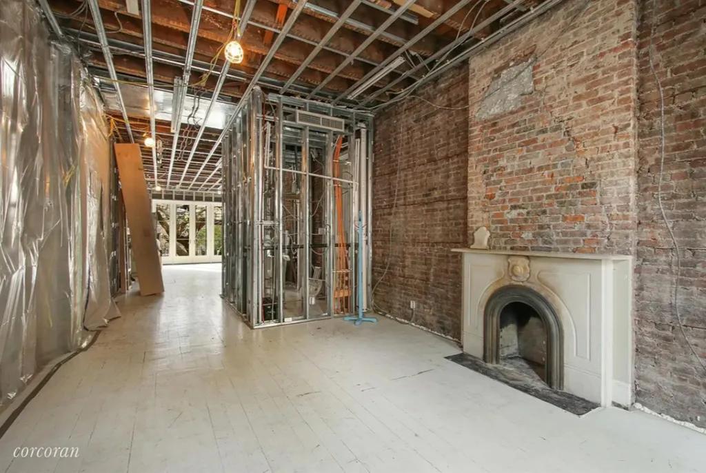 Exclusive photos show the townhome’s condition before the couple renovated it.