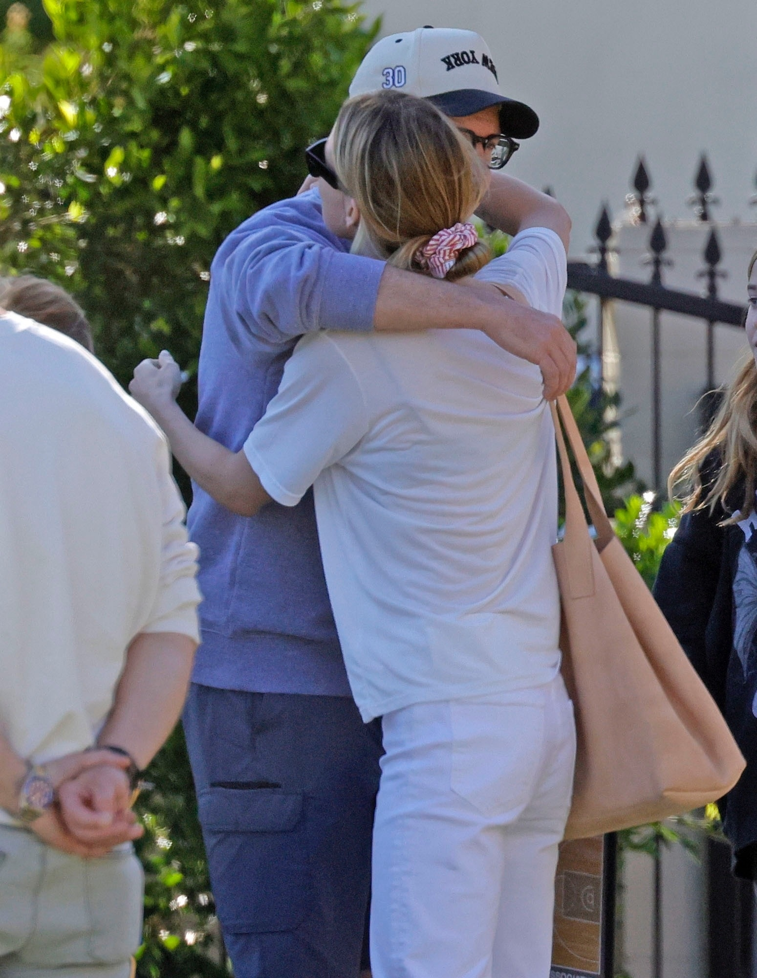 Olivia Wilde and Jason Sudeikis share a friendly hug.