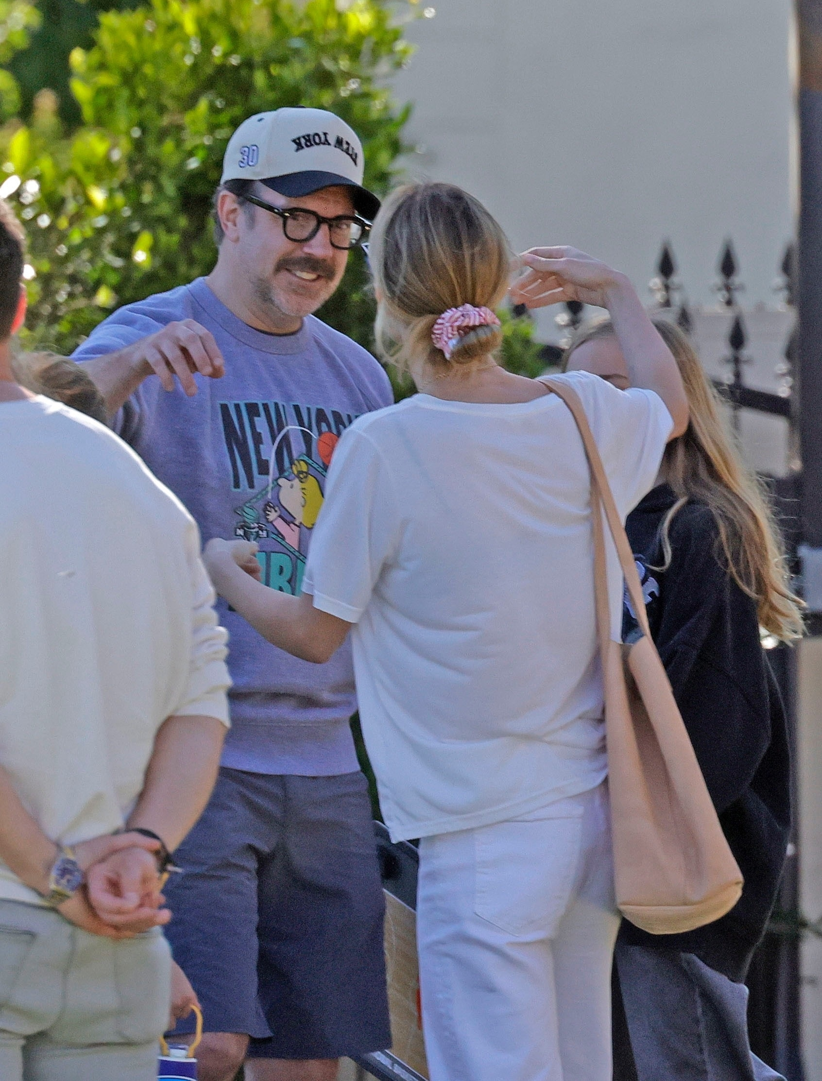 Olivia Wilde and Jason Sudeikis share a friendly hug.