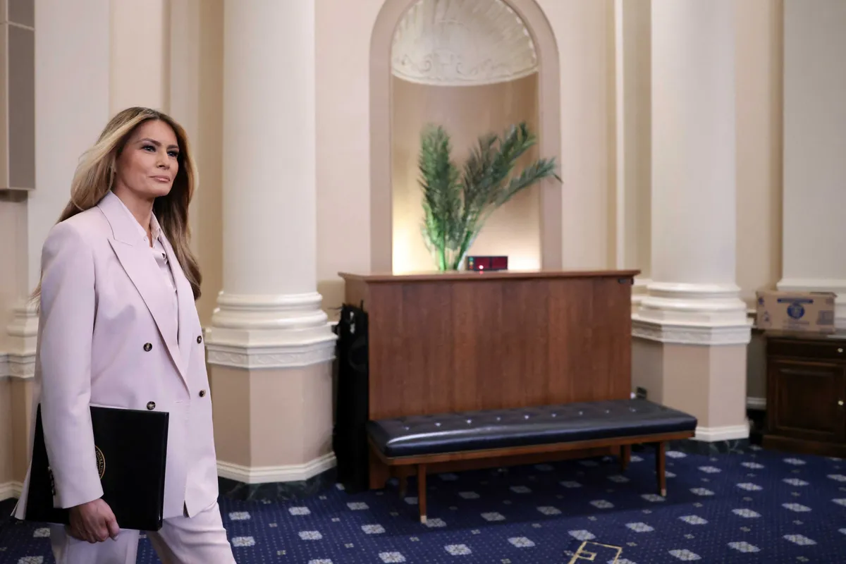 Melania Trump rejects Jeff Bezos’ wife’s peacemaking with Anna Wintour: ‘Not interested’
