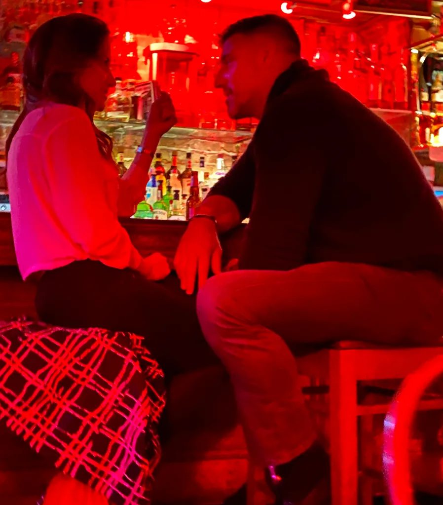 Mike Vrabel and Dianna Russini chatting at a bar.