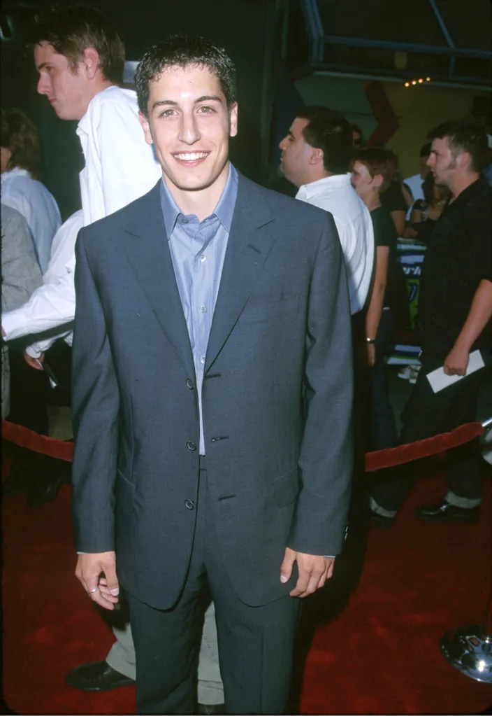 Jason Biggs on the red carpet, smiling.