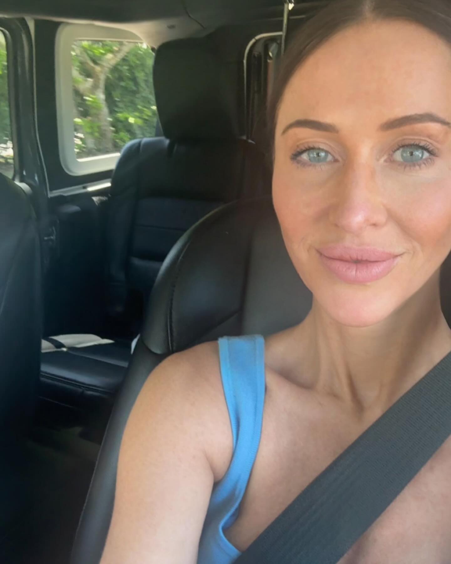 Jessica Mulroney taking a selfie inside a car.