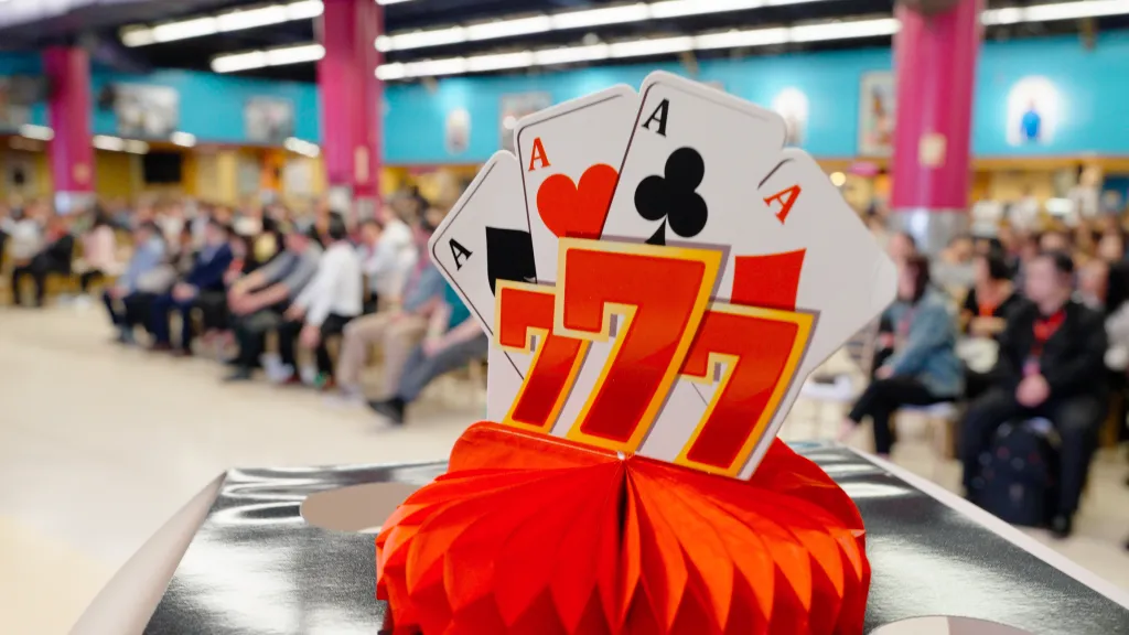 Casino decorations depicting aces and lucky sevens.