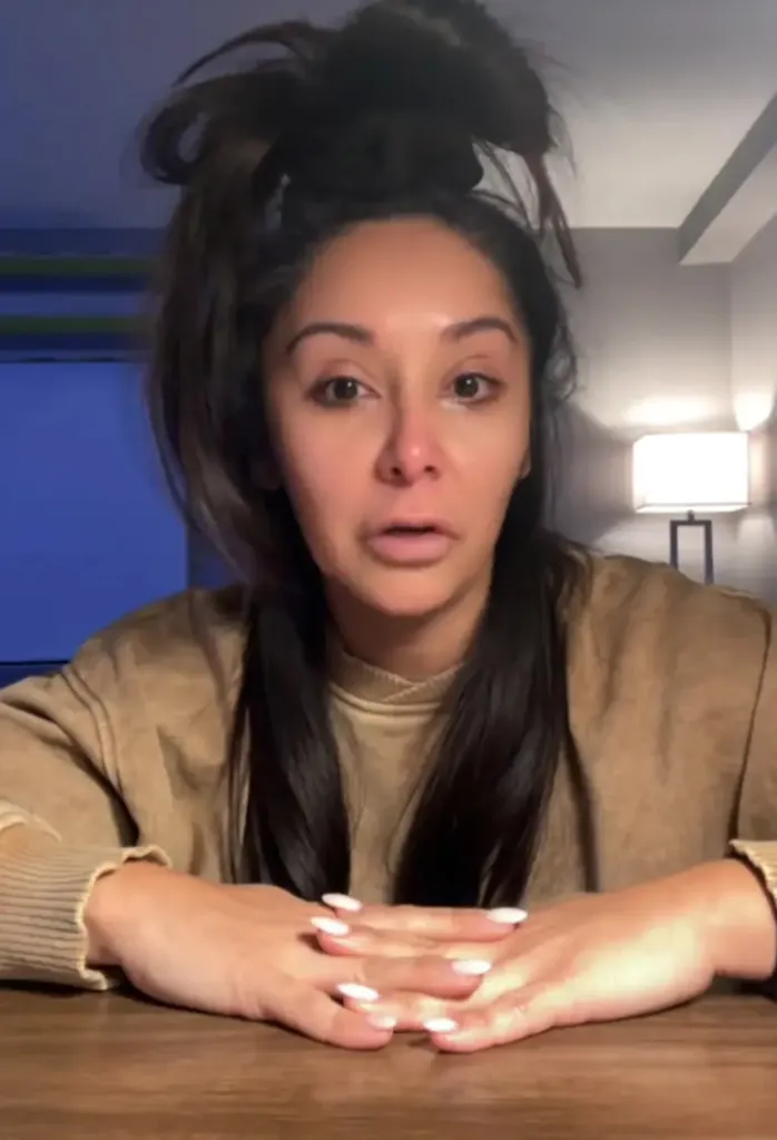 Nicole "Snooki" Polizzi revealing her cervical cancer diagnosis.