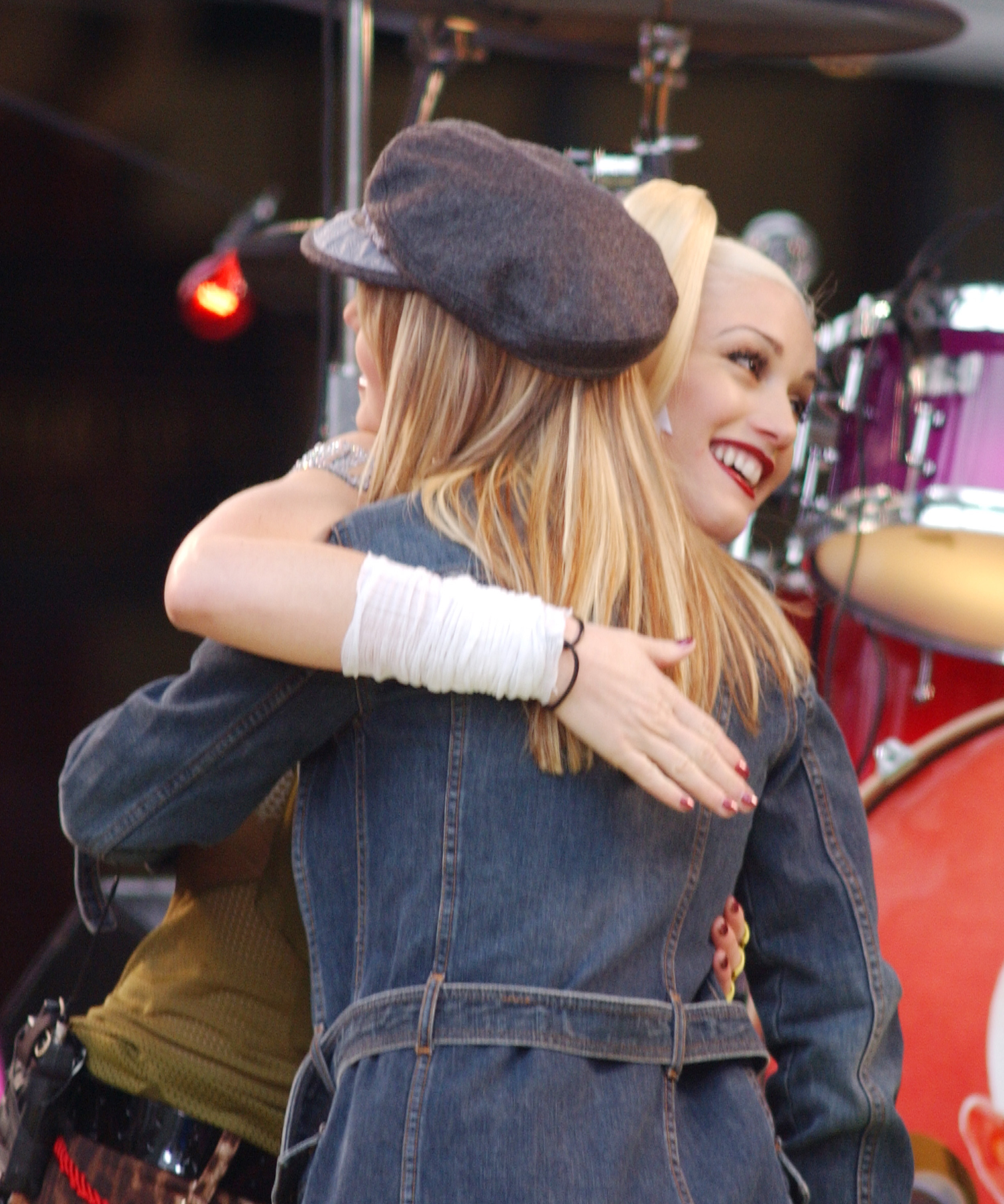 Gwen Stefani and Britney Spears hugging.