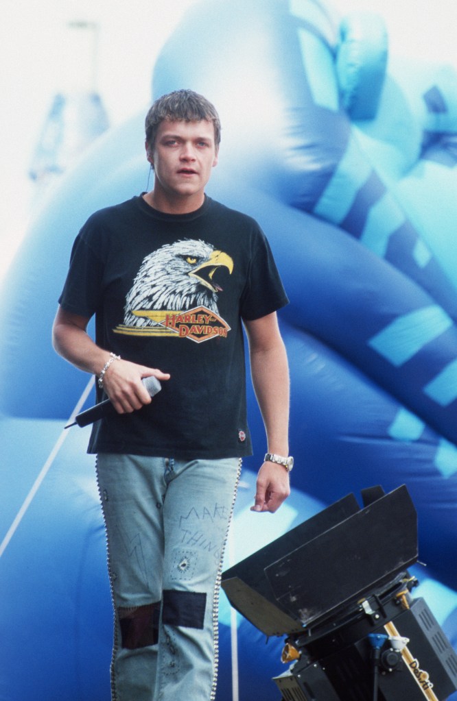 Brad Arnold of 3 Doors Down performing at Pinkpop Festival.