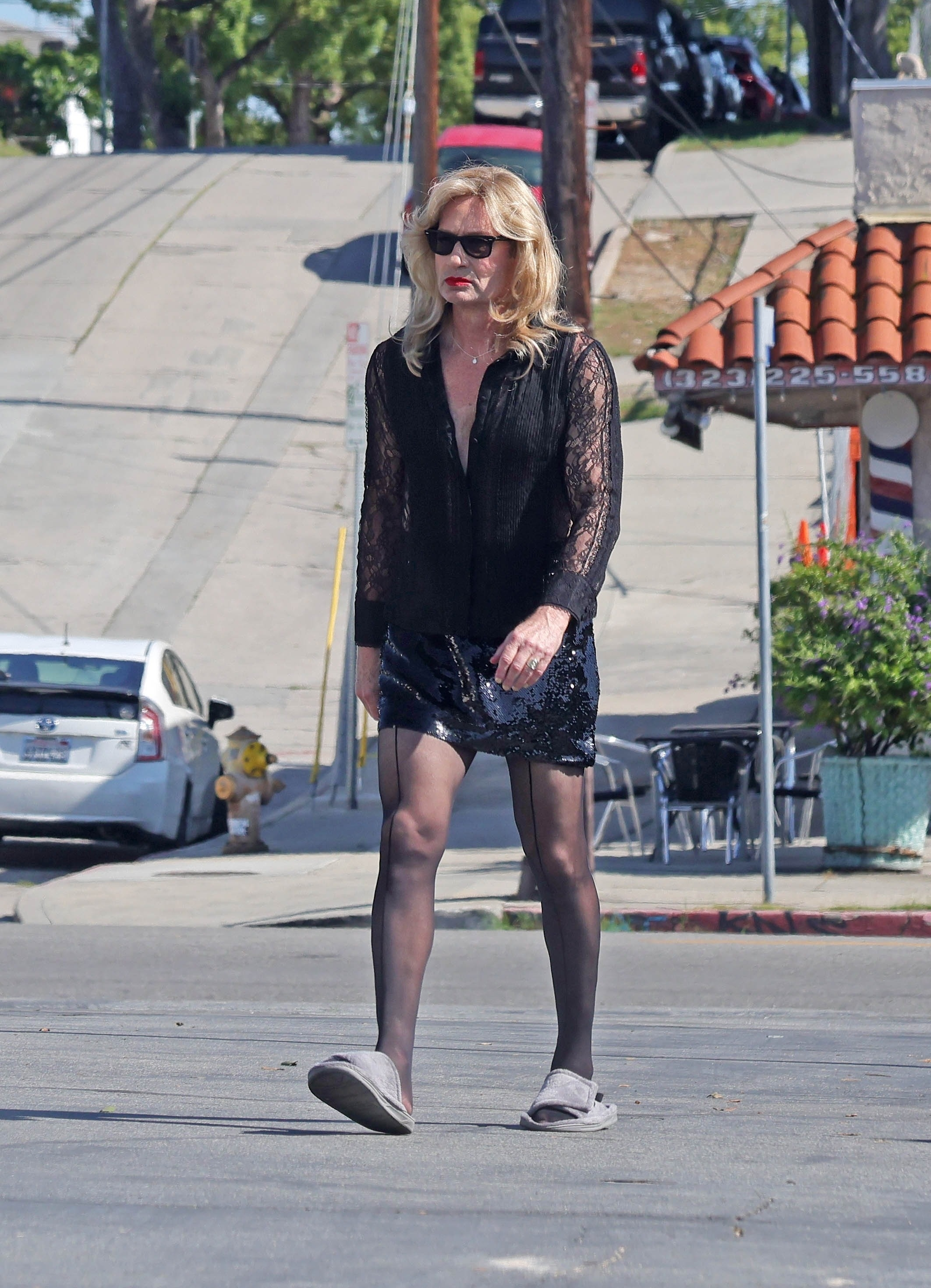 David Duchovny dressed as a woman on the set of "Soapbox"
