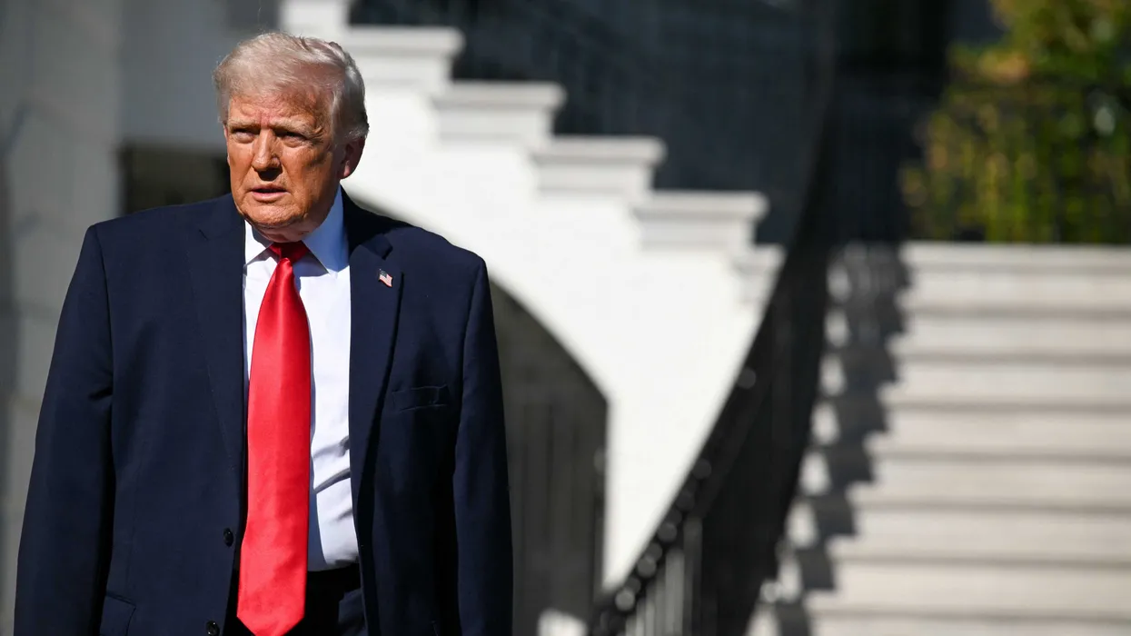 ‘How convenient!’ Expert blown away at DOJ’s effort to help ‘sticky fingers’ Trump