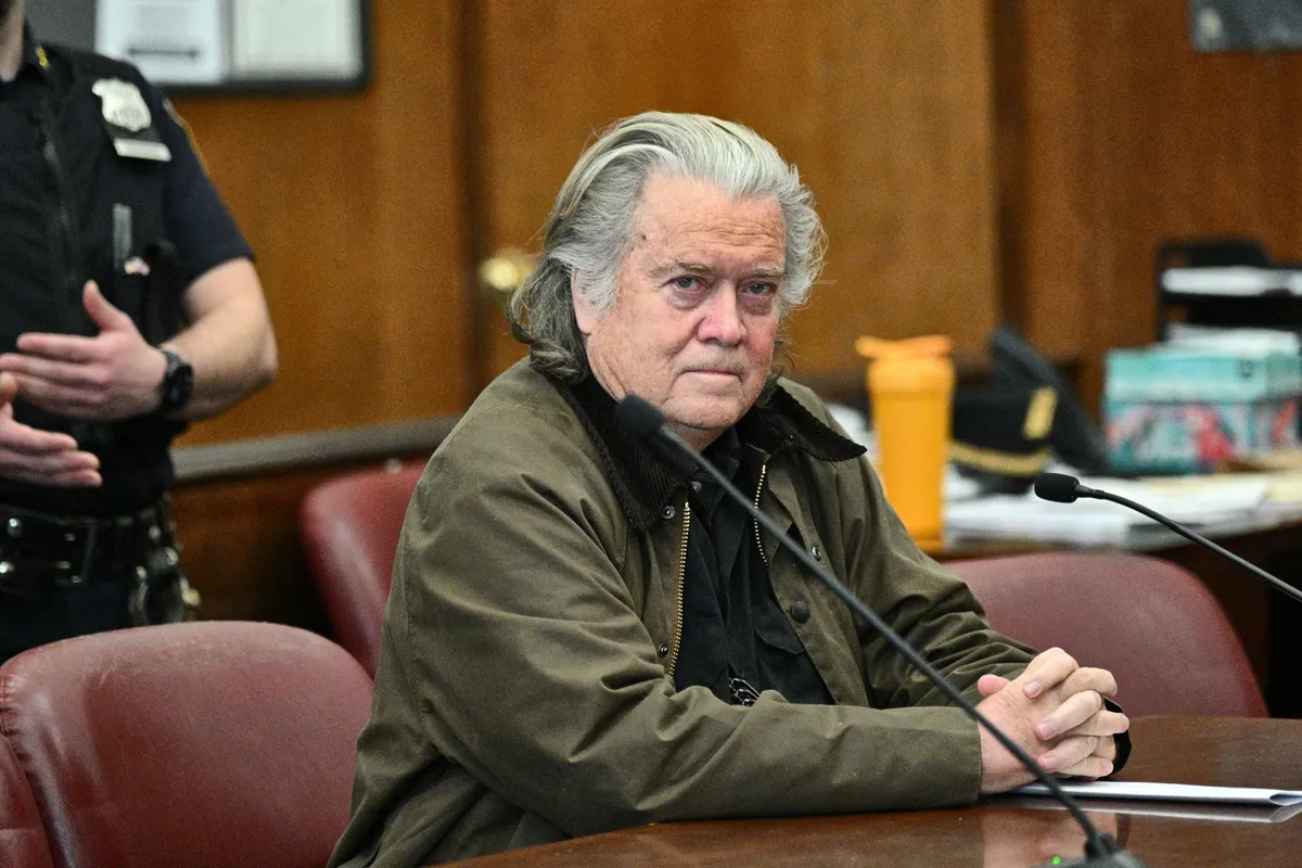 Bannon mocked for appearing to have stain on his pants: ‘I don’t know if I can hold it’