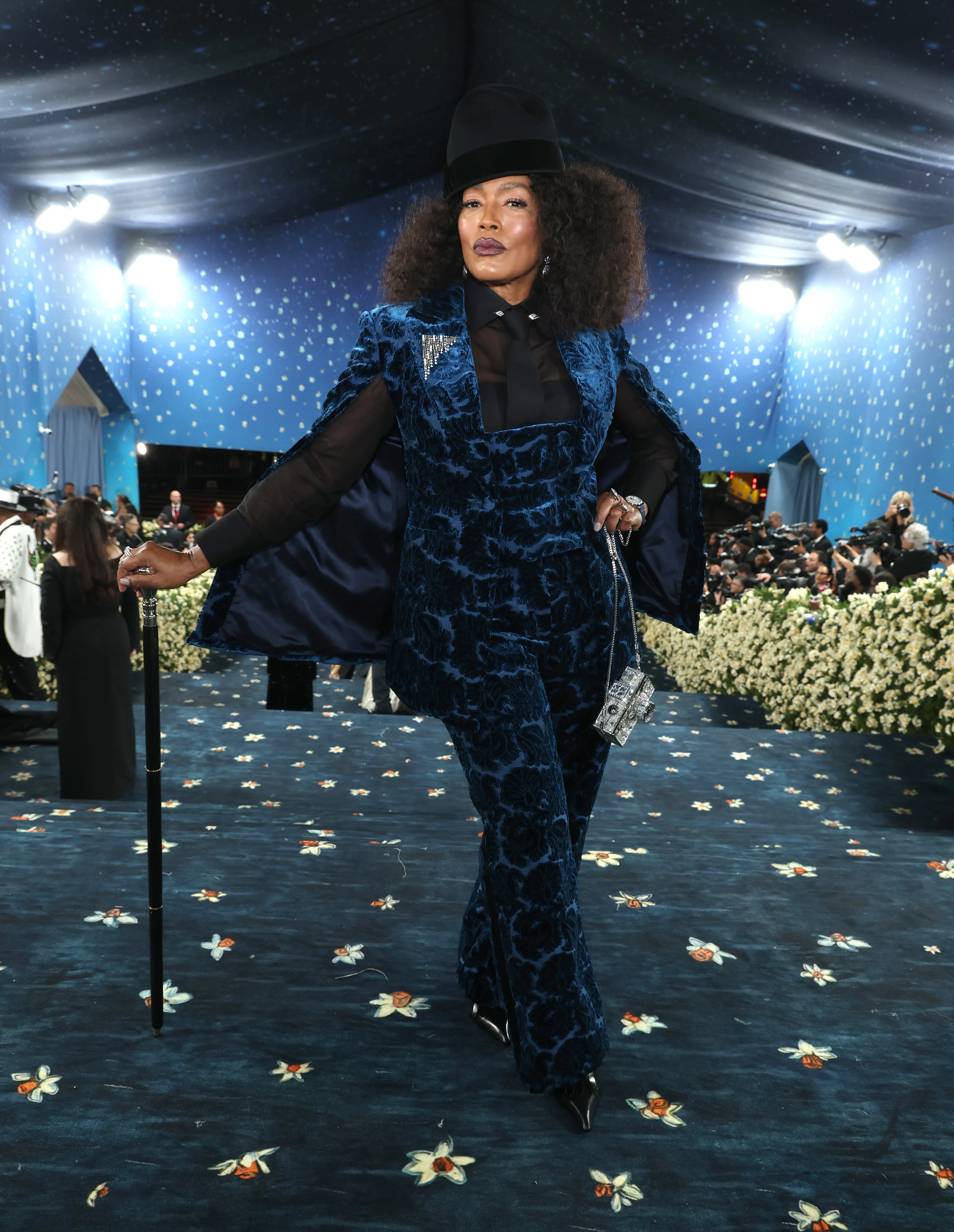 Angela Bassett 