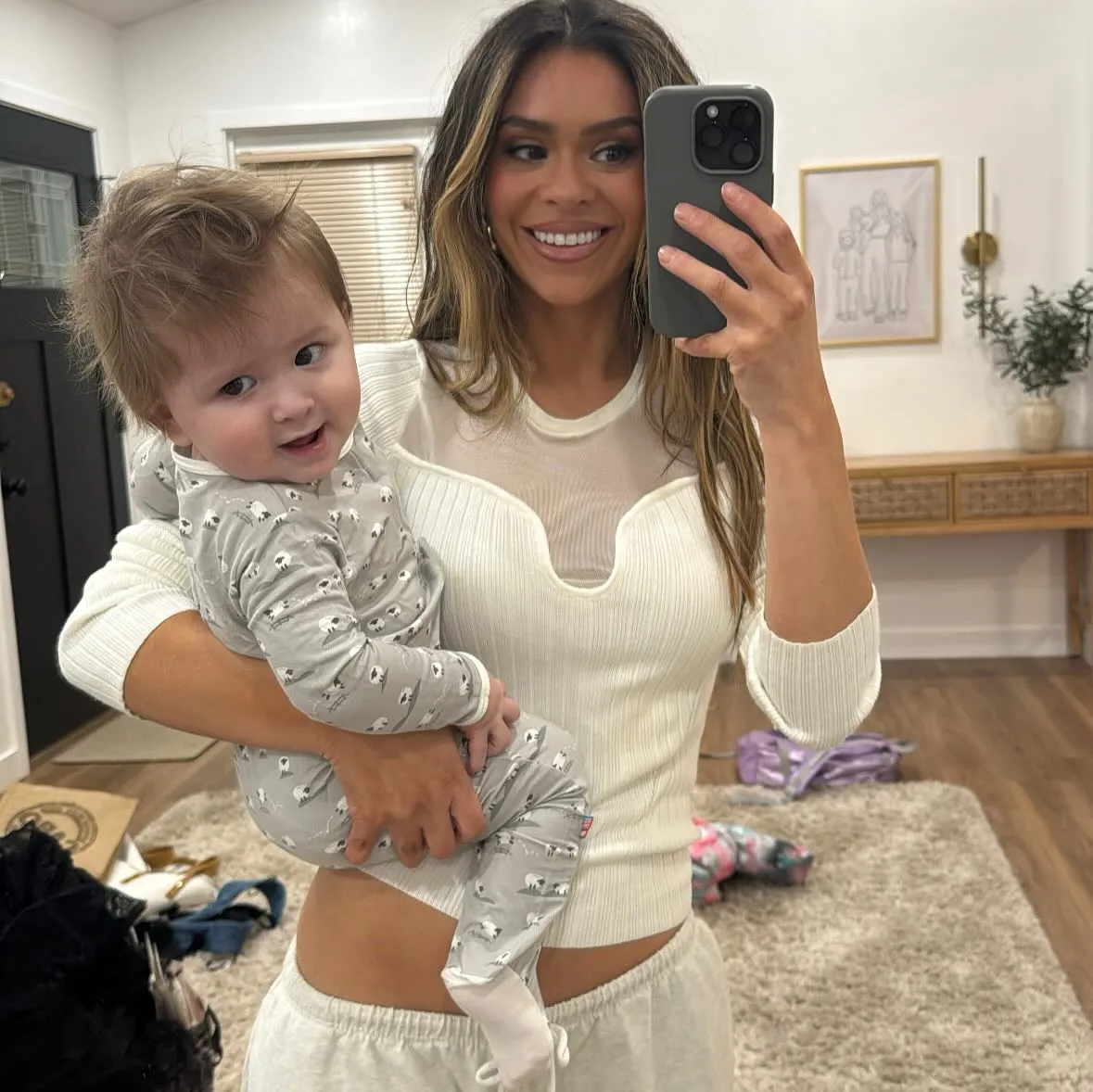 Taylor Frankie Paul holding her son and taking a mirror selfie.