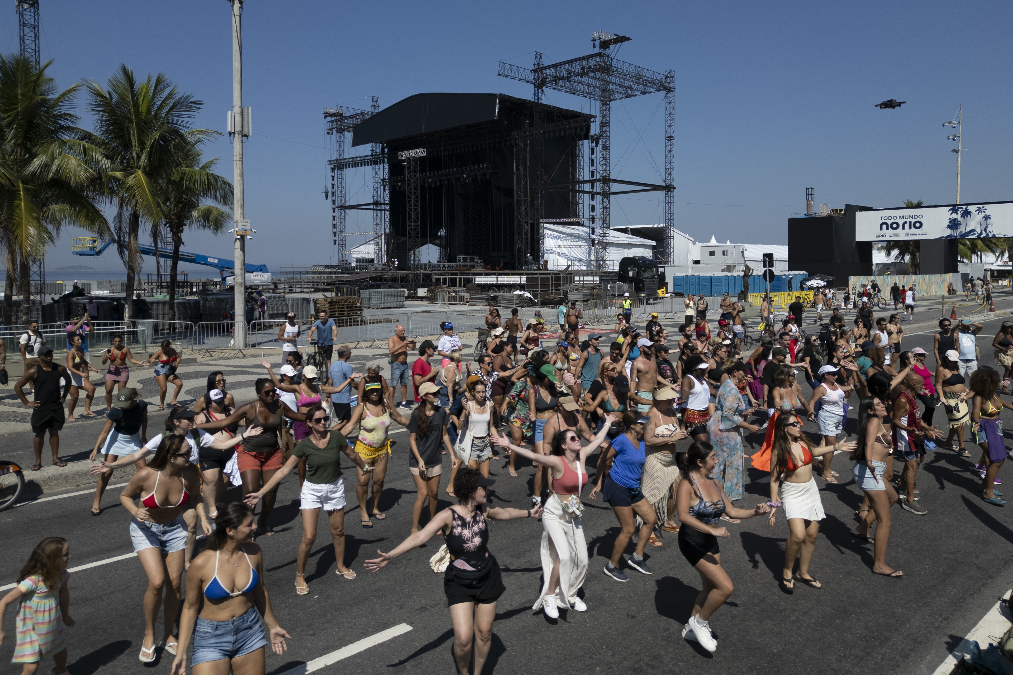 Fans dancing to Shakira's 