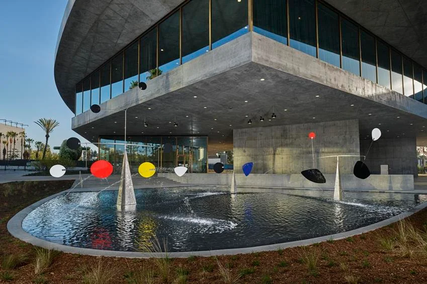 Alexander Calder, Three Quintains (Hello Girls), 1964, Los Angeles County Museum of Art, Art Museum Council Fund, Calder Foundation, New York/Artists Rights Society (ARS), New York. Source: Fredrik Nielsen Studio