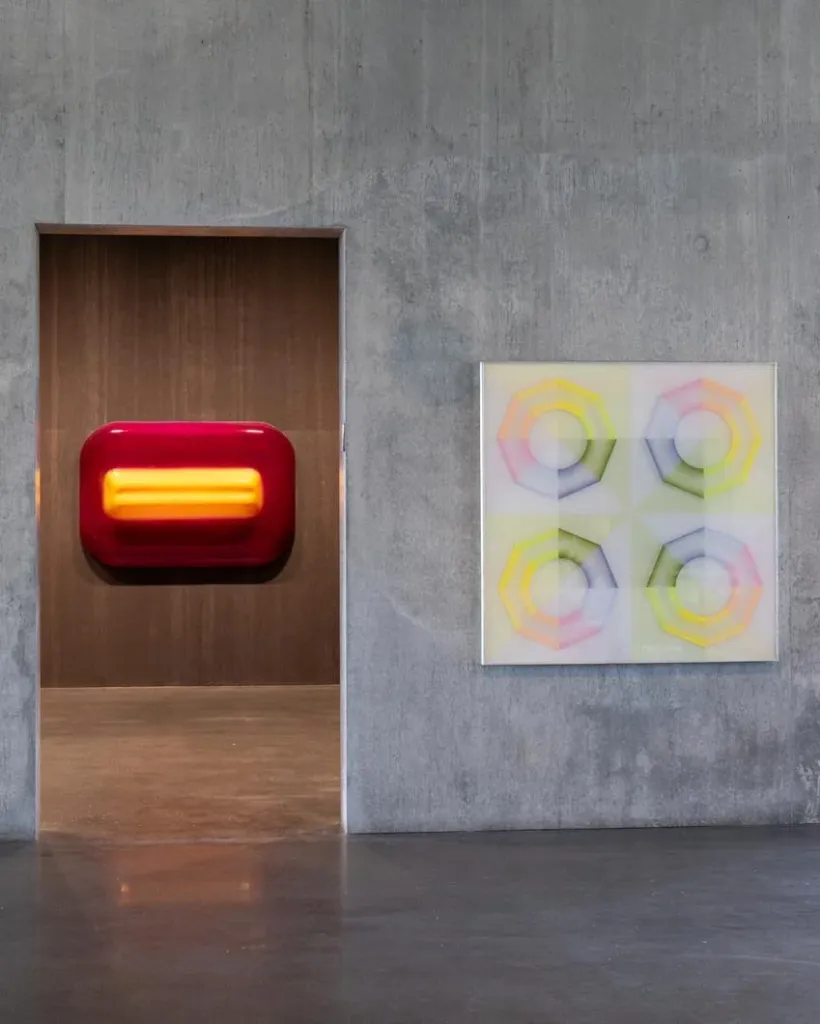 Plastics in Art installation view with works by Craig Kauffman (left) and Judy Chicago. Source: Museum Associates/LACMA