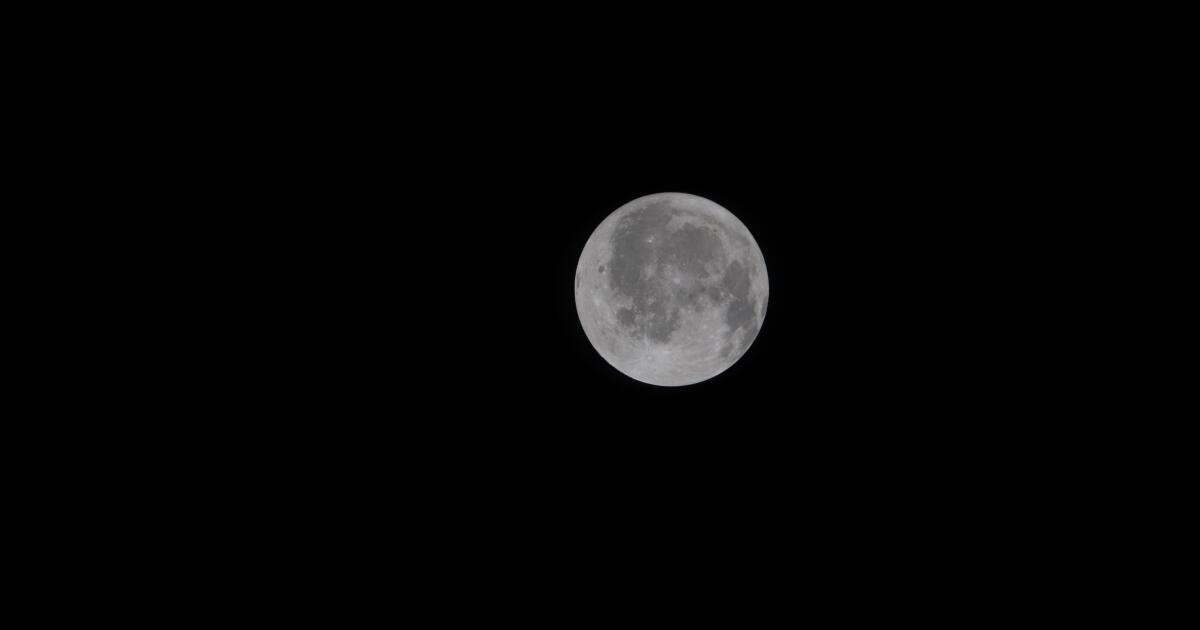 As Artemis II astronauts speed toward the moon, the lunar loo is again on the fritz
