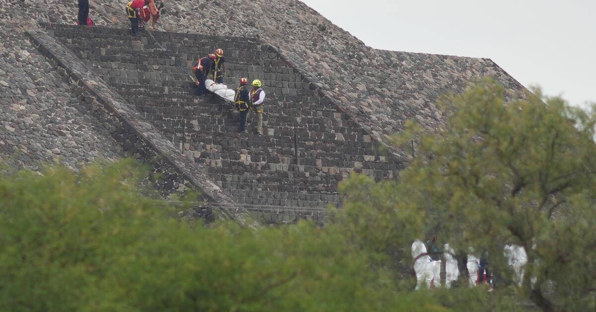 Shooting at pyramids north of Mexico City leaves 1 Canadian tourist dead, 6 others injured