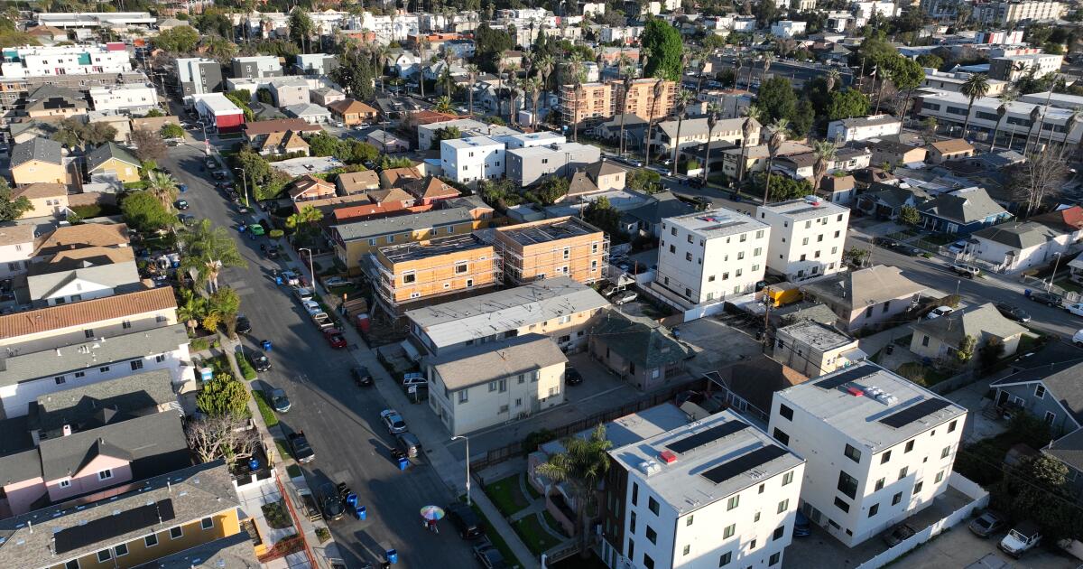 L.A. voters doubt government can improve housing affordability, poll finds