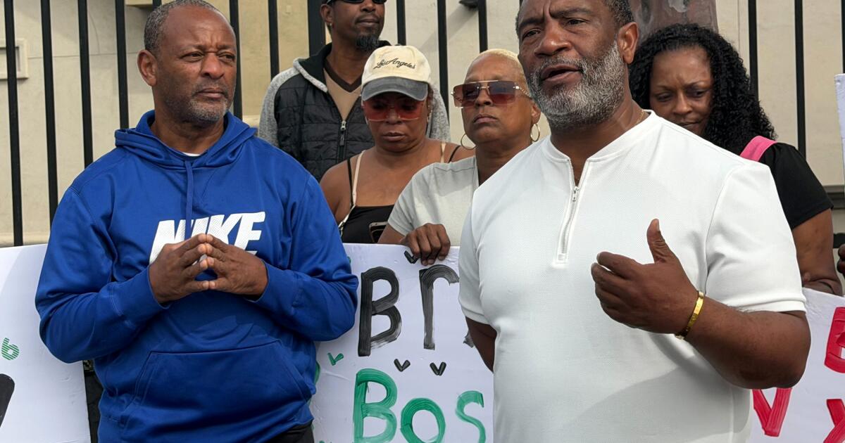 Unexplained death after Inglewood traffic stop sparks outcry, calls for police body cameras
