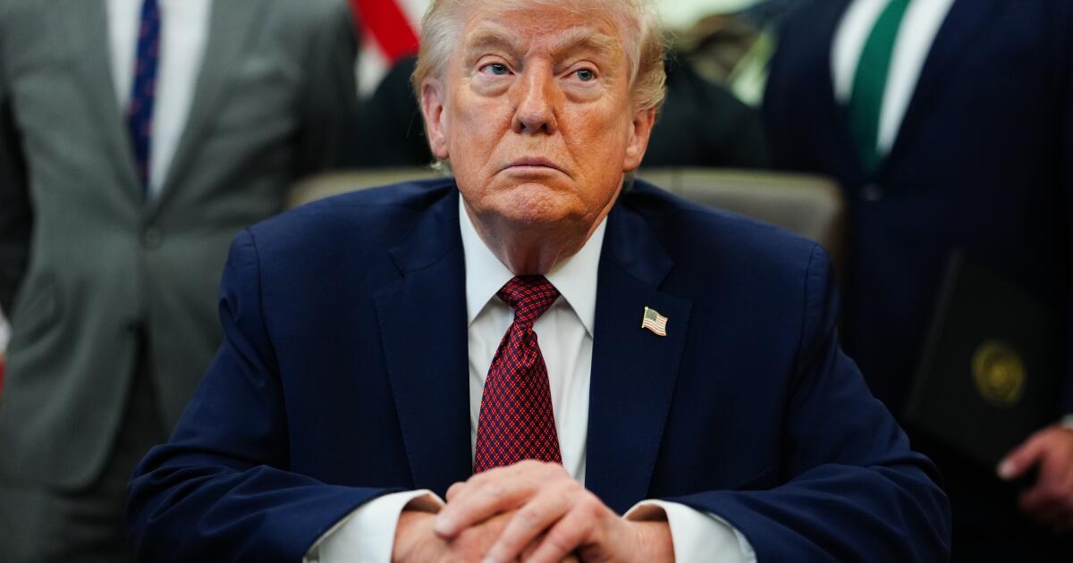 Trump’s approval on the economy falls, showing new warning signs