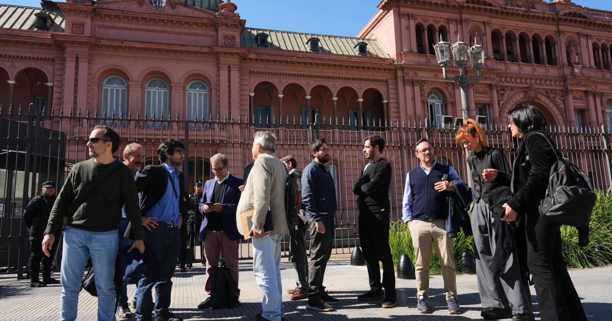 Argentina’s leader bars journalists from government HQ, raising concerns about press freedom