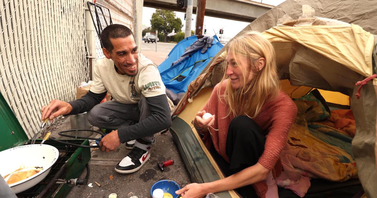 Under L.A. mayor’s $300-million homeless program, 40% have returned to the street