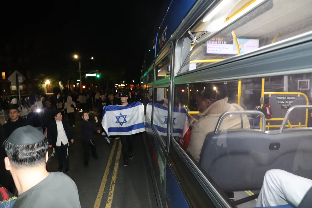 051126Protest15WCL Police and protesters supporting Israel and Palestine clash near Young Israel Synagogue of Midwood during protest of "Land Sale" event and Israel supporters in Brooklyn. Some of the protesters on both sides got arrested