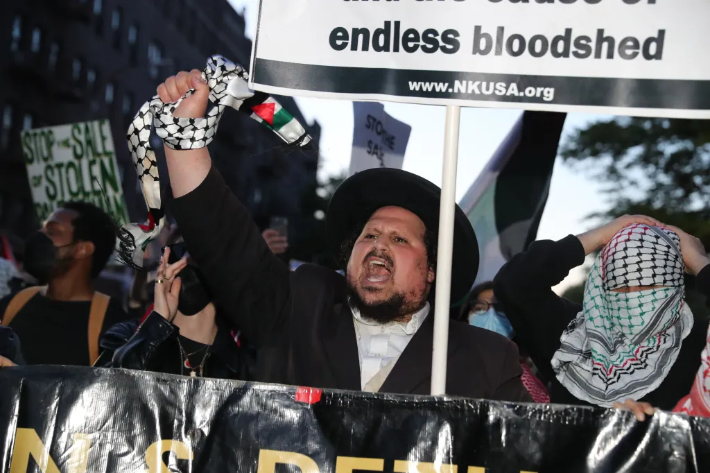 Police and protesters supporting Israel and Palestine clash near Young Israel Synagogue of Midwood during protest of "Land Sale" event and Israel supporters in Brooklyn. Some of the protesters on both sides got arrested