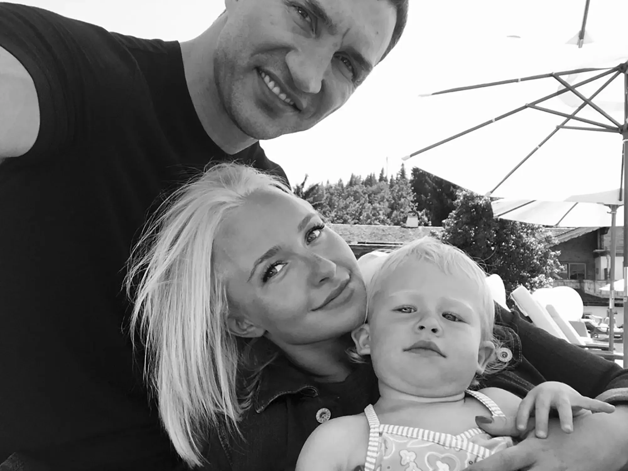 Black and white selfie of Wladimir Klitschko, Hayden Panettiere, and their daughter Kaya.