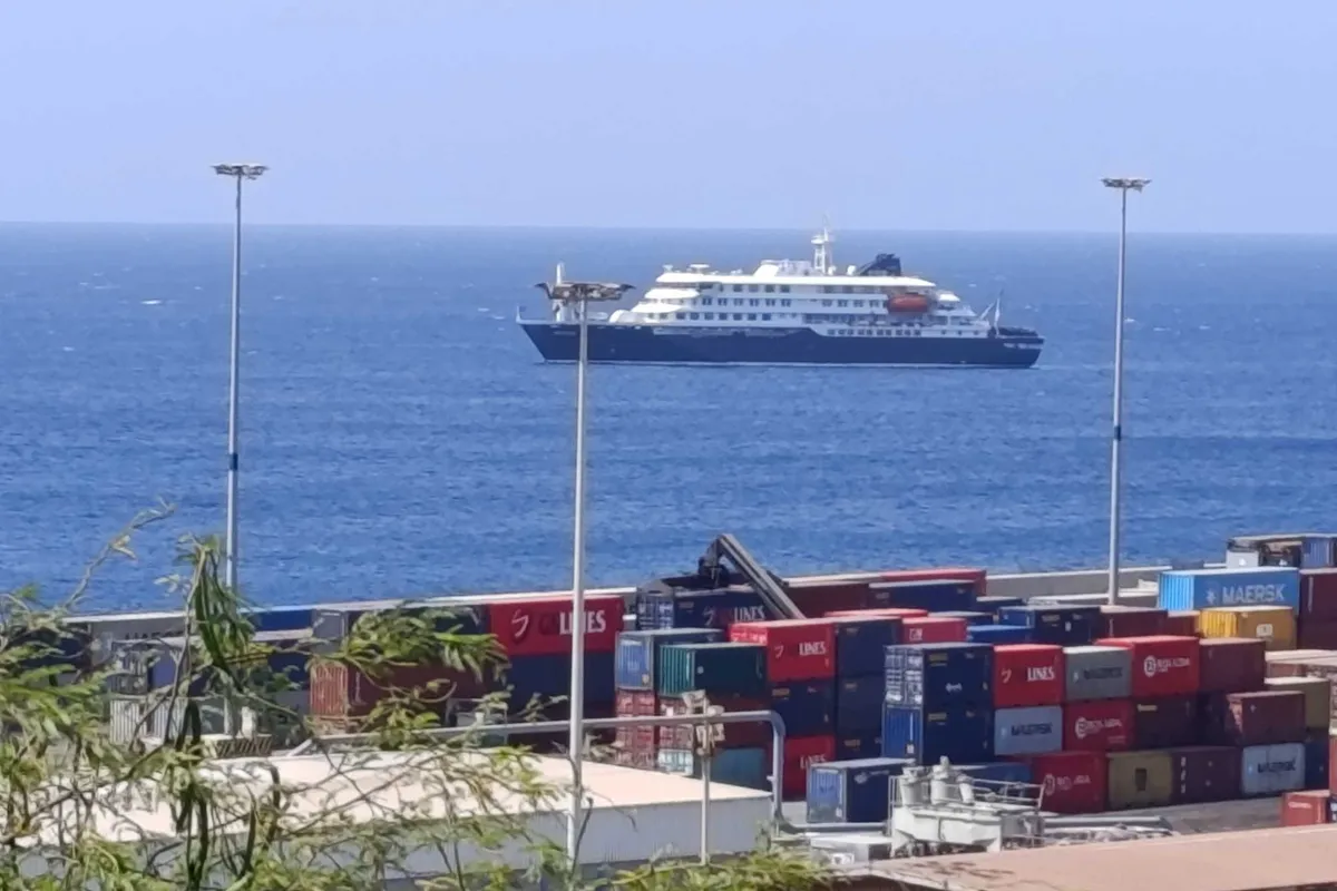 Stricken cruise ship marooned as deadly rat-borne virus spreads