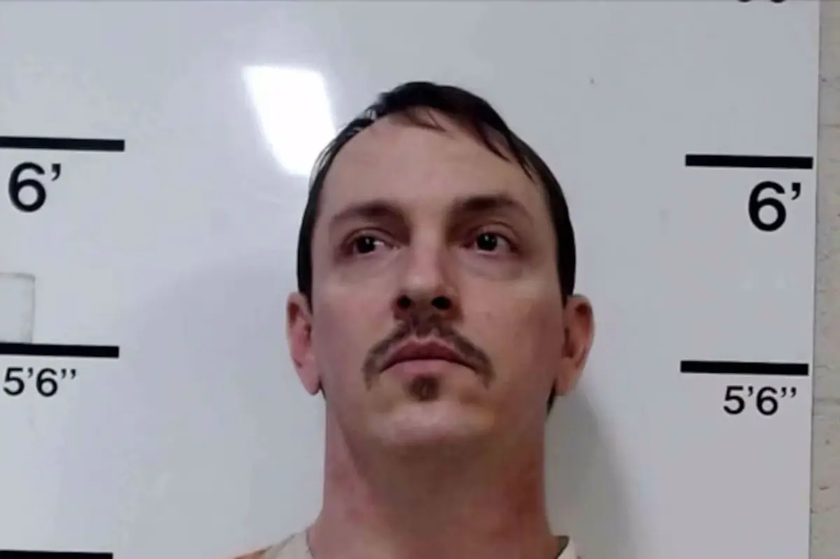 Meth-crazed son decapitates mom, answers door to cops naked — and swallows scrawled confession