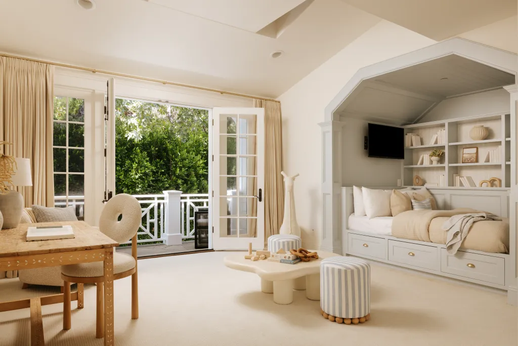 After briefly floating the property as a rental at $60,000 a month in early 2025, the couple has now opted to sell.
