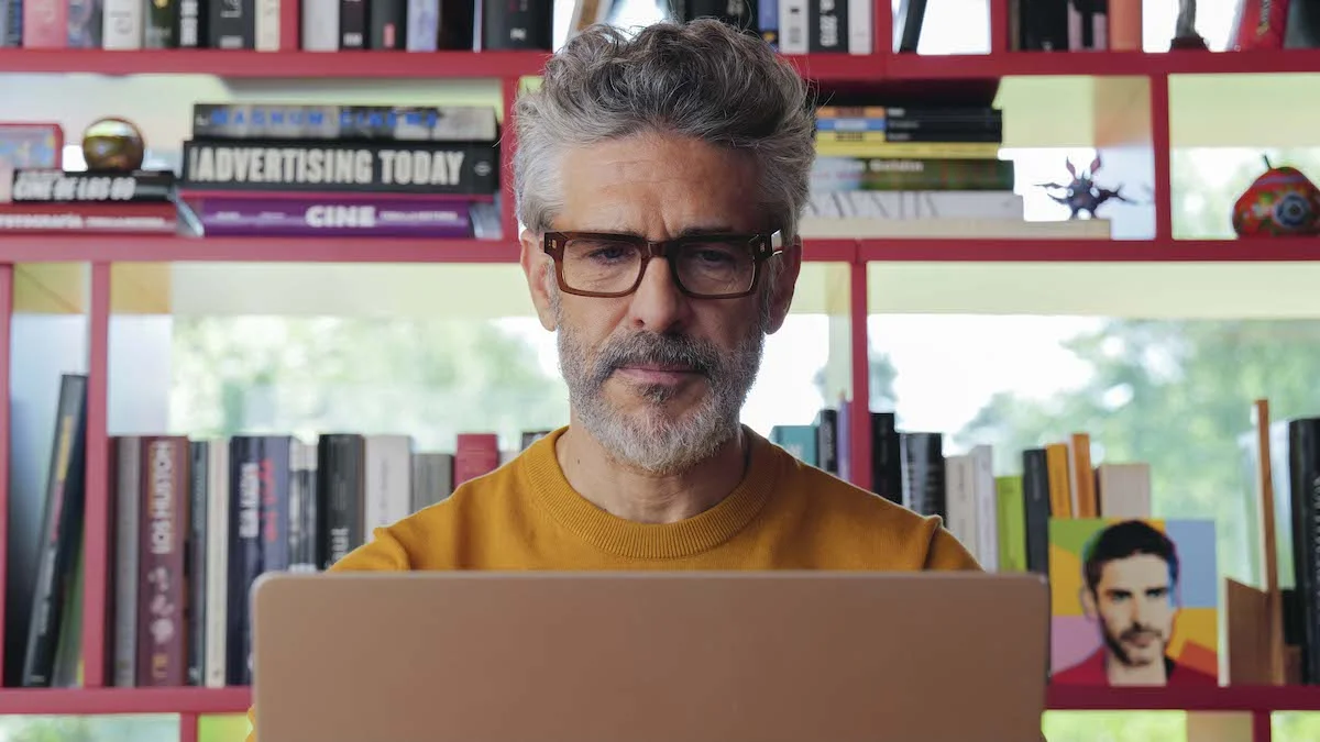 ‘Bitter Christmas’ Review: Pedro Almodóvar Gives Himself a Hard Time, and It’s Thrilling