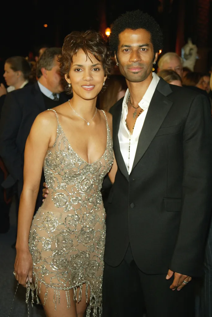 Halle Berry and Eric Benét smiling at the premiere of "Die Another Day."