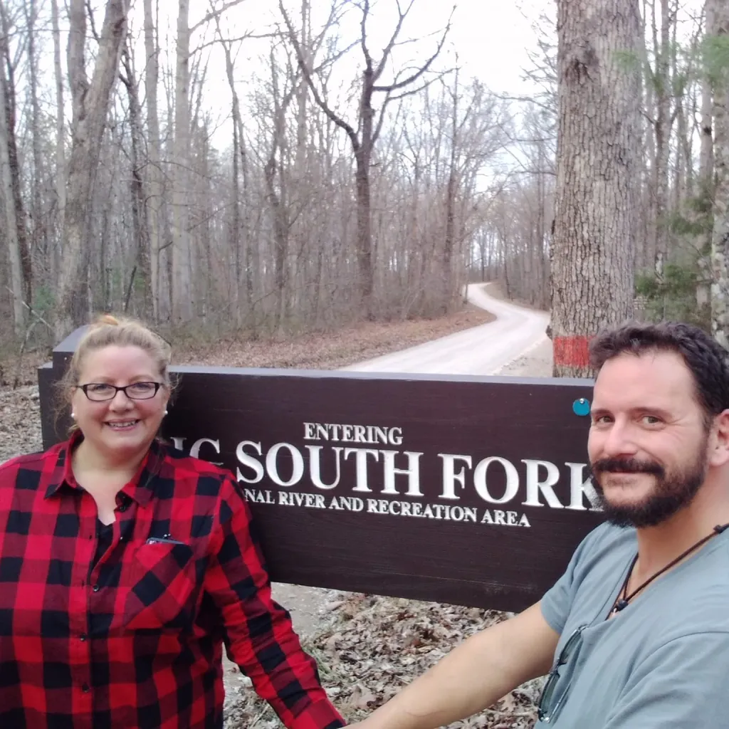 Anissa Osborne and Christopher Osborne in front of an "Entering Big South Fork" sign.
