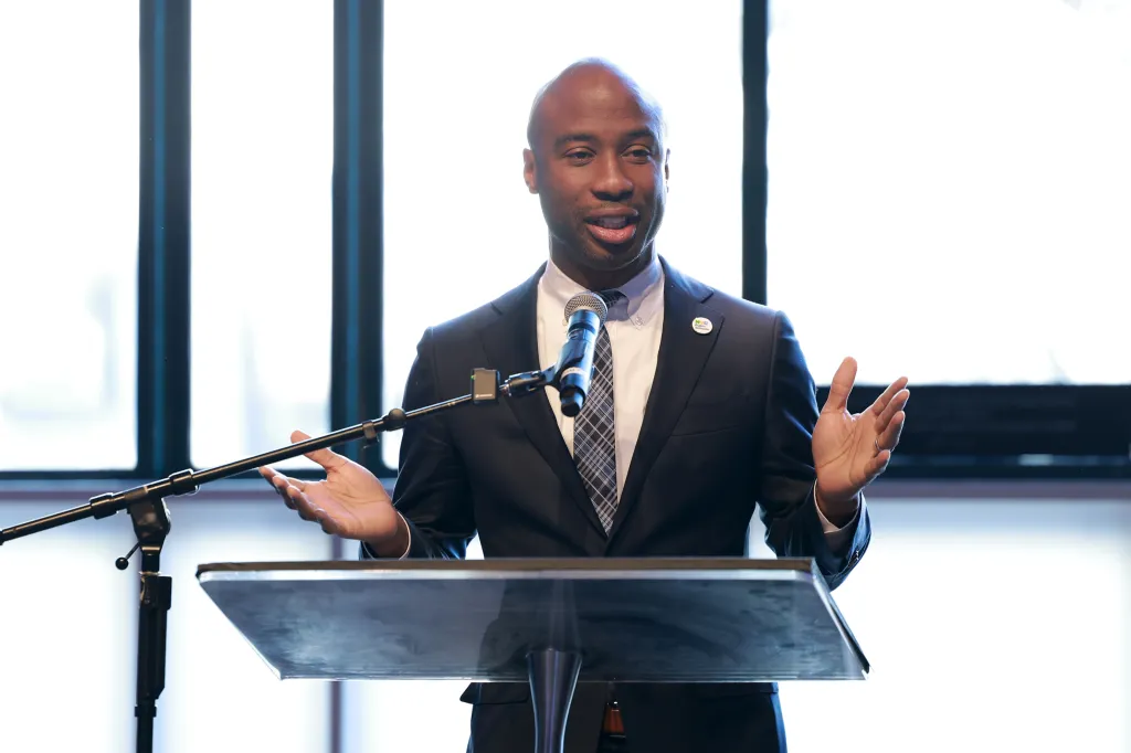 Kamar H. Samuels speaking at the 40th Annual Tribute to Dr. Martin Luther King, Jr.