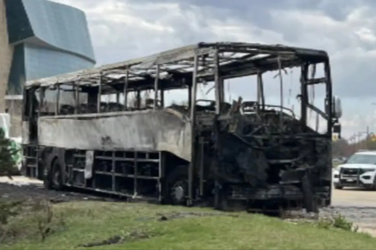 Canadian girl, 15, burns down Kane County Cougars baseball team’s bus: police